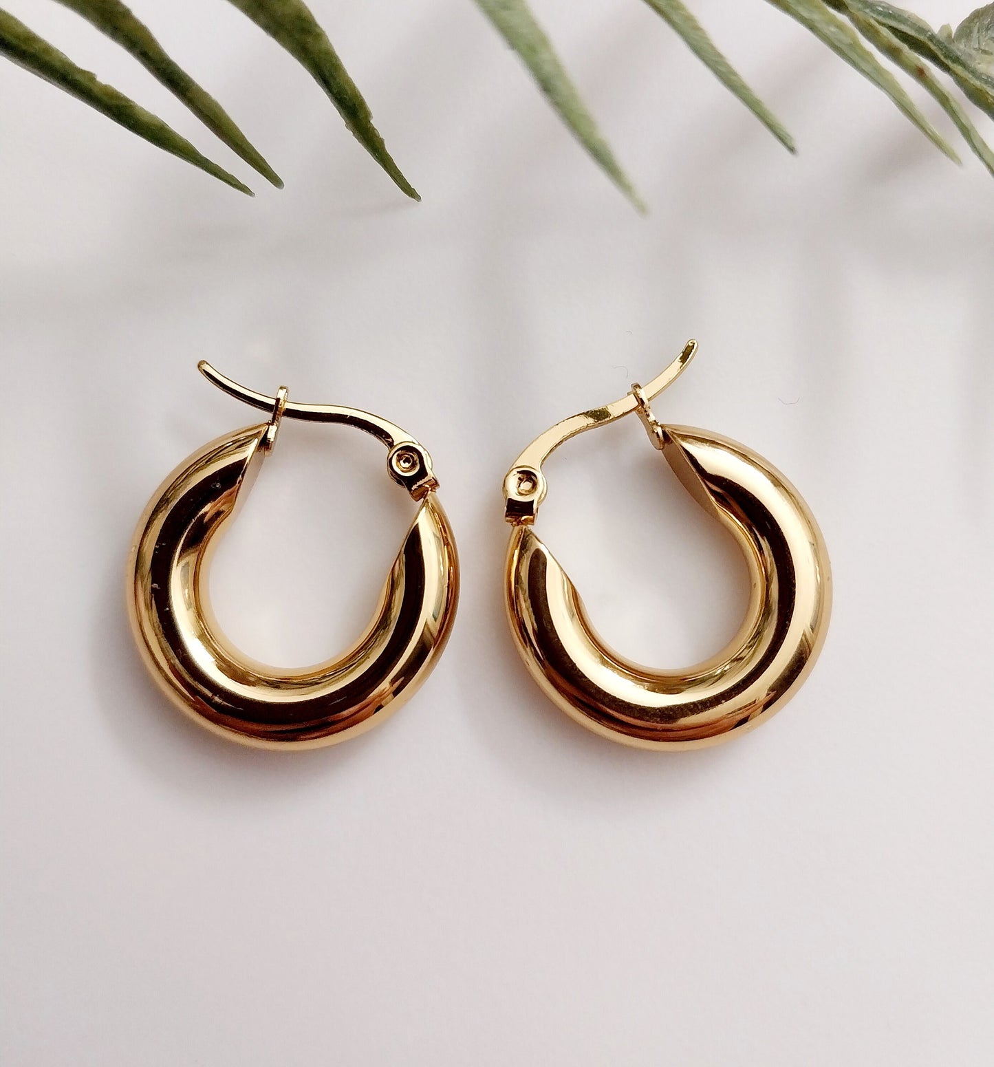 18K Gold Plated Hoop Earring Circle Hoop Earrings Vintage High Quality Shiny June Popular Jewelry Fashion Golden Hoop Earrings Free Shipping