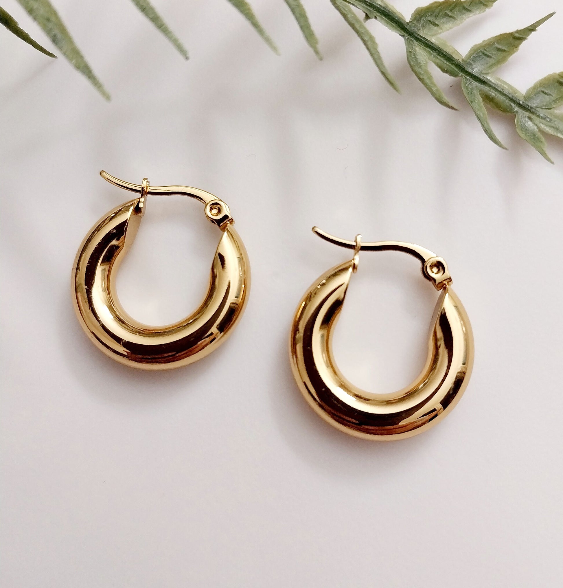 18K Gold Plated Hoop Earring Circle Hoop Earrings Vintage High Quality Shiny June Popular Jewelry Fashion Golden Hoop Earrings Free Shipping