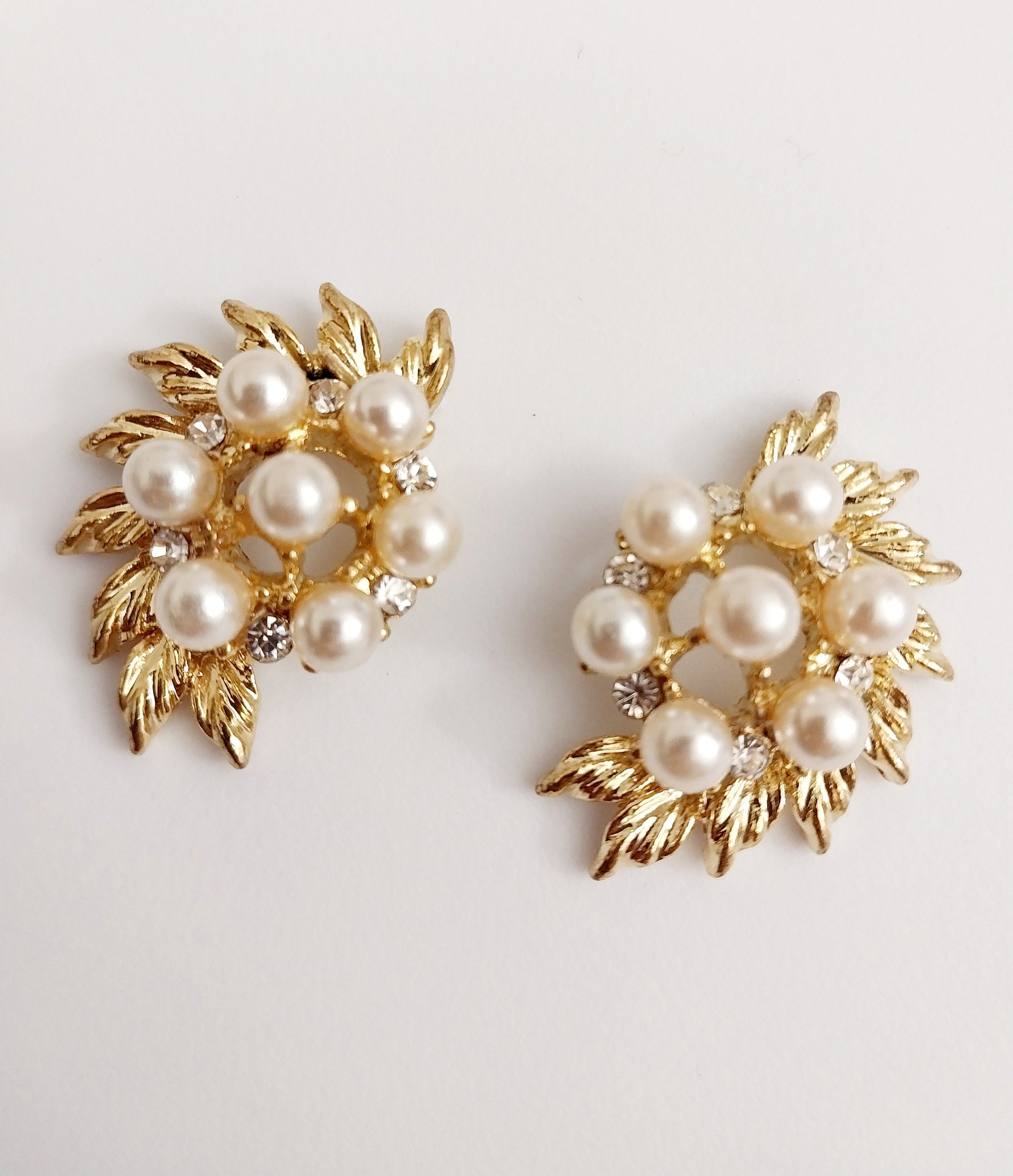 Flower Earrings Golden Imitation Peals Flower Faux Vintage Earrings Classical Stud Earring Imperial Style Earring Unique Design High Quality