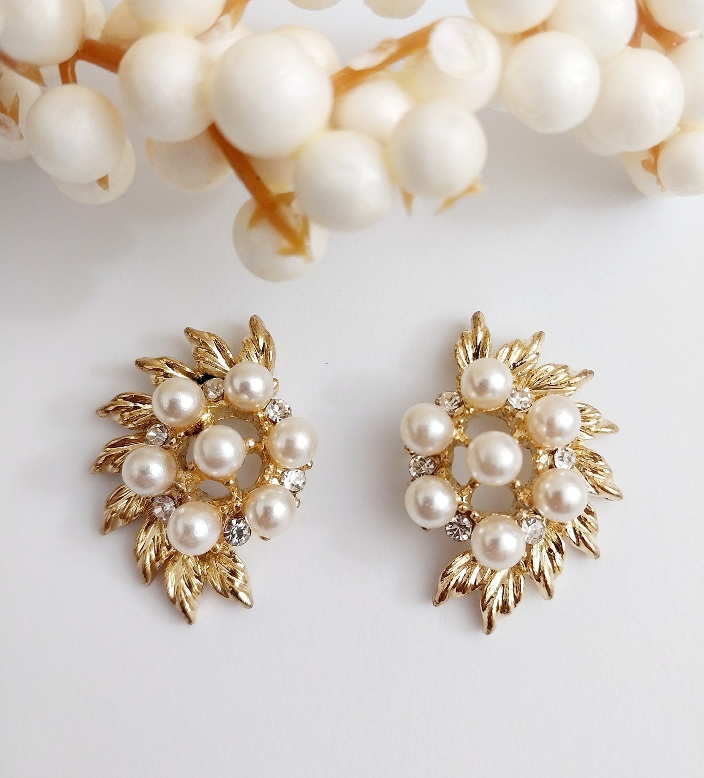 Flower Earrings Golden Imitation Peals Flower Faux Vintage Earrings Classical Stud Earring Imperial Style Earring Unique Design High Quality