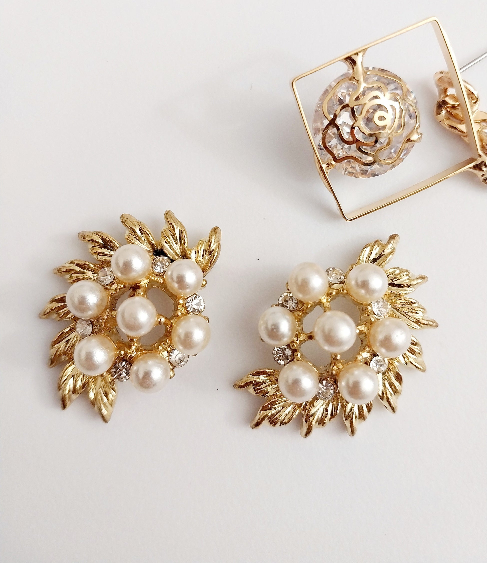 Flower Earrings Golden Imitation Peals Flower Faux Vintage Earrings Classical Stud Earring Imperial Style Earring Unique Design High Quality