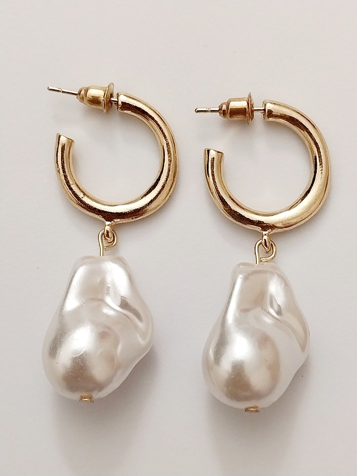 Large Imitation Baroque Pearl Drop Earrings Gold Hoop Stud Fashion Earring New Design Modern Unique Earring Vintage European Style Earring