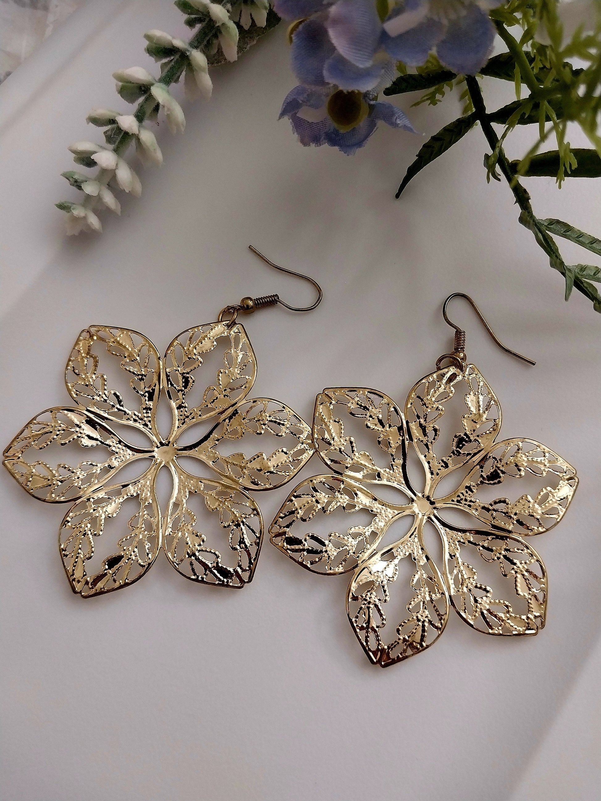 Golden Flower Earring Lightweight Carving Earring Larger Flower Earring New Style Dangle Earring Classical Gold Flower Earring Free Shipping