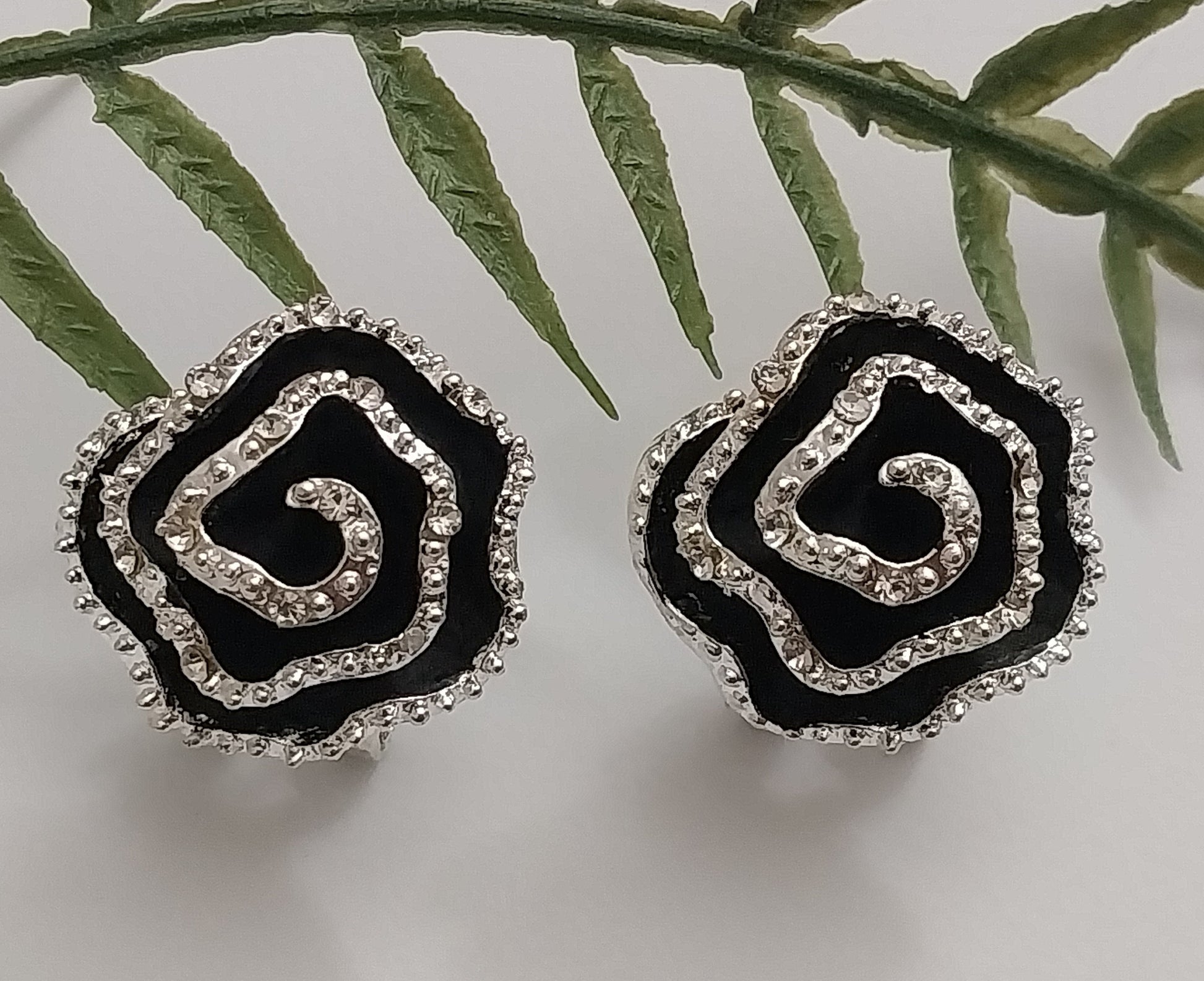 Rose Earrings Camellia Earrings New Fashion Classical Rose Black White Earrings Sterling Silver Stud Earrings High Quality Earrings