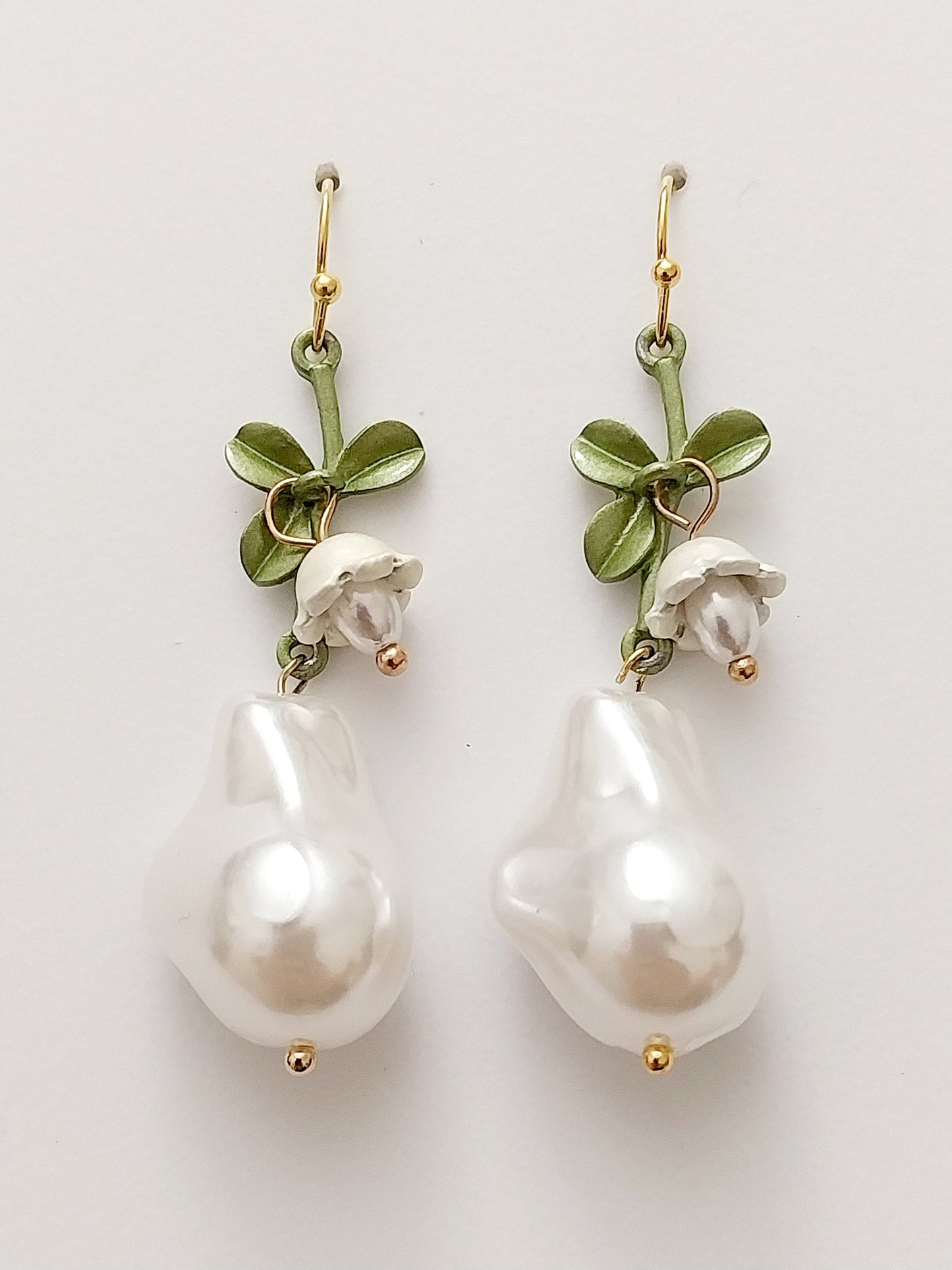 Pearl flower earrings Fashionable pearl crystal white flower and green leaf earrings lily of the valley earrings