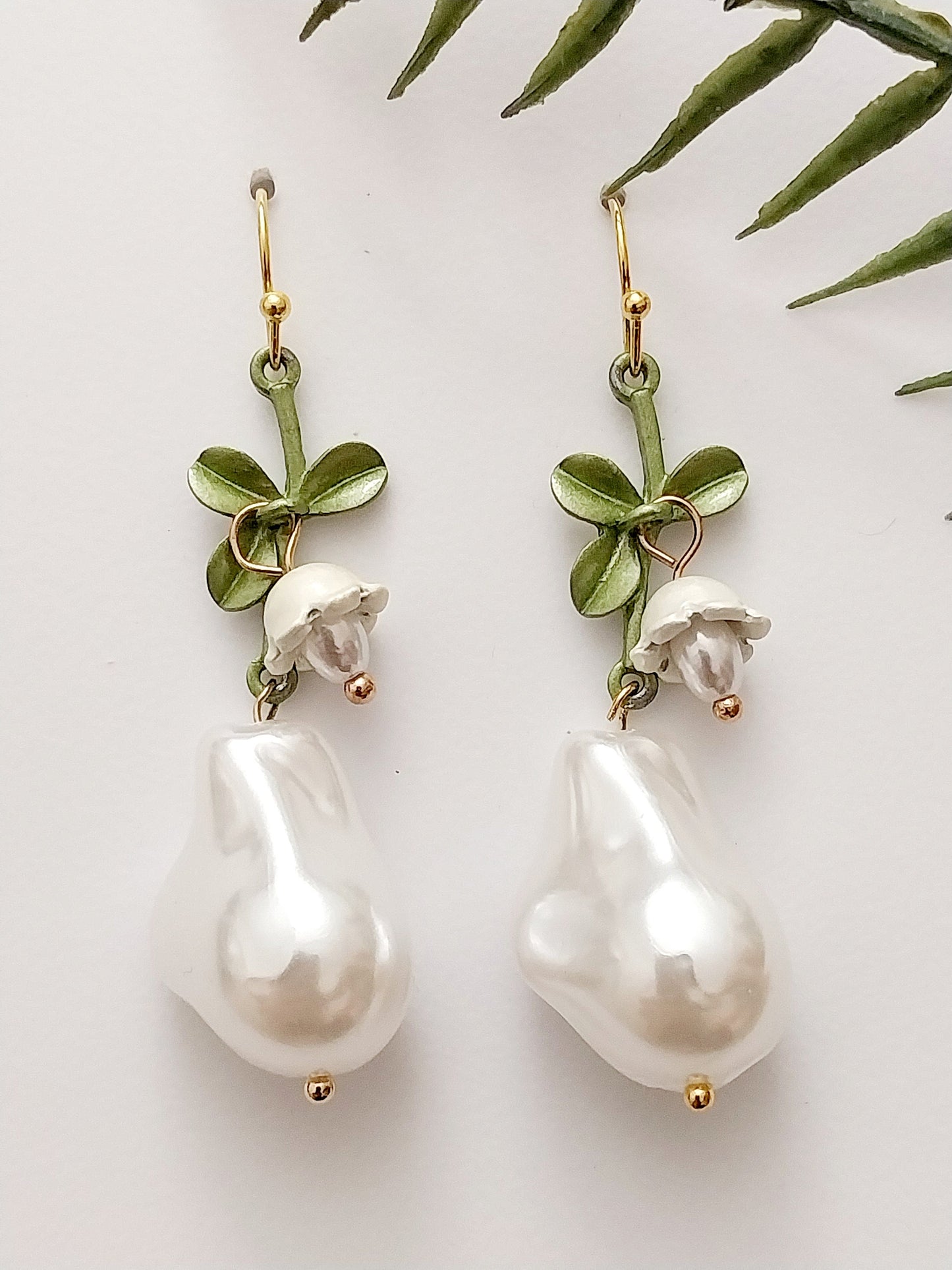 Pearl flower earrings Fashionable pearl crystal white flower and green leaf earrings lily of the valley earrings