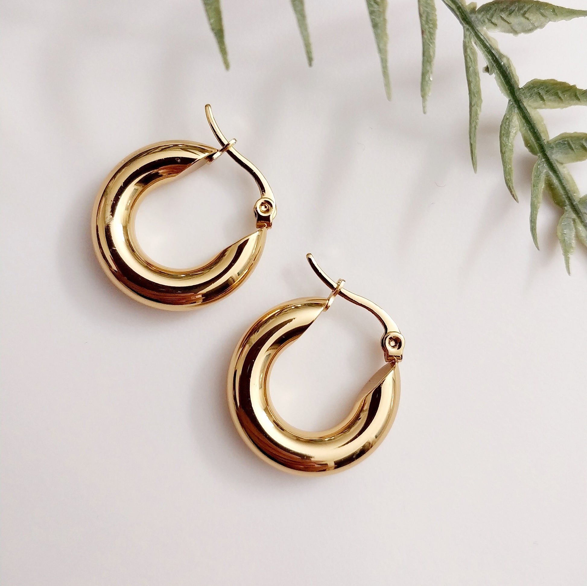 18K Gold Plated Hoop Earring Circle Hoop Earrings Vintage High Quality Shiny June Popular Jewelry Fashion Golden Hoop Earrings Free Shipping