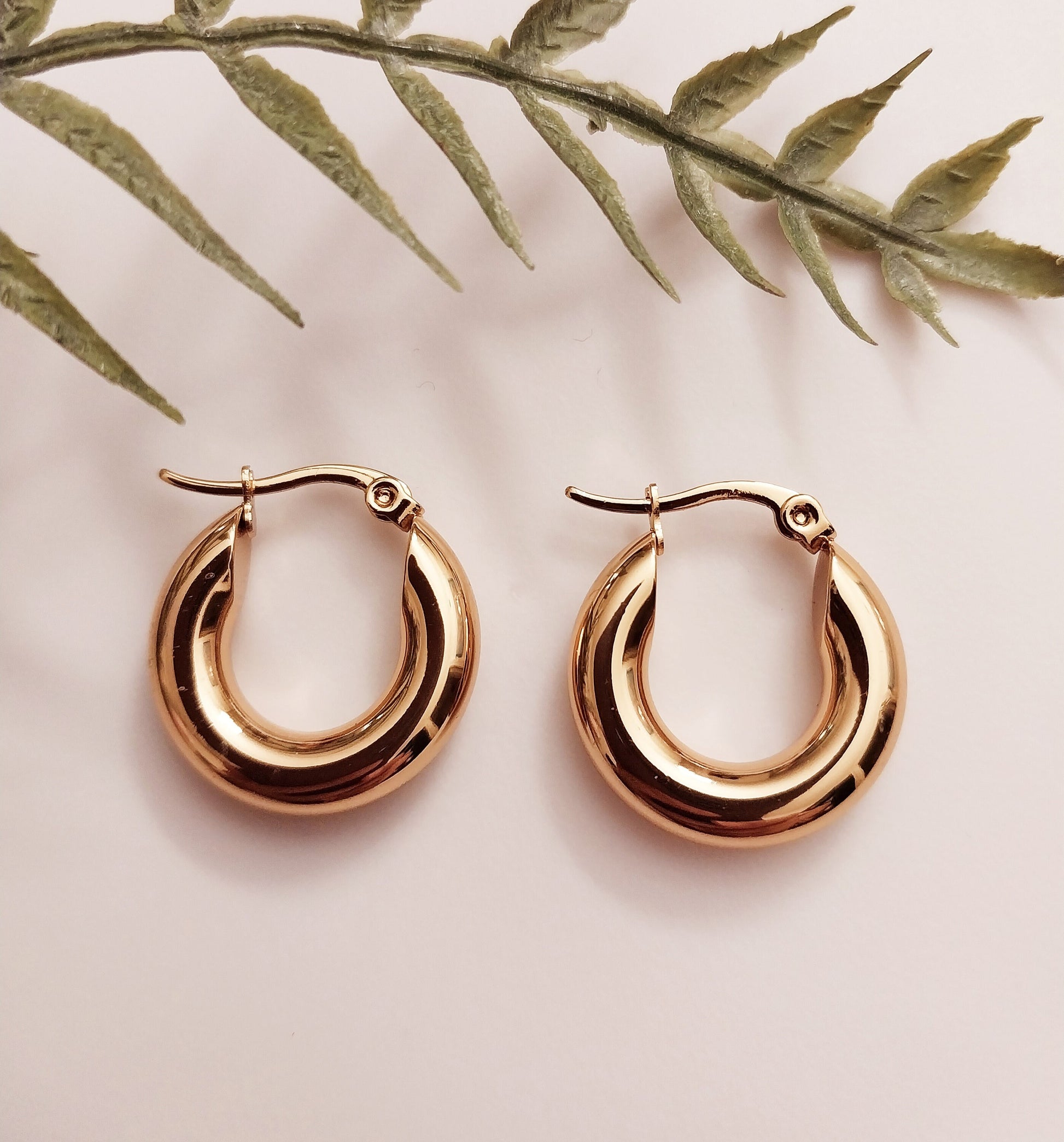 18K Gold Plated Hoop Earring Circle Hoop Earrings Vintage High Quality Shiny June Popular Jewelry Fashion Golden Hoop Earrings Free Shipping