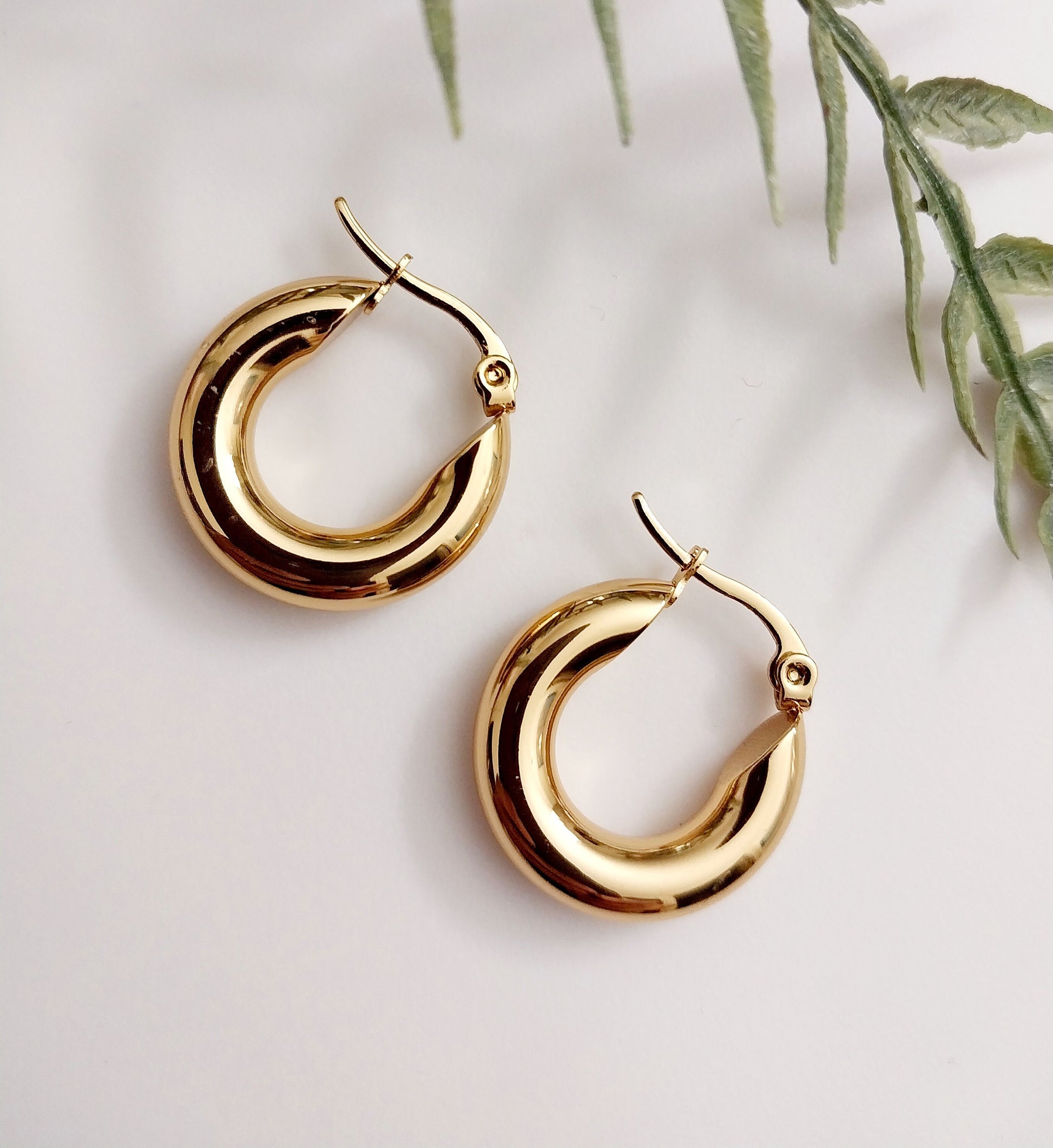 18K Gold Plated Hoop Earring Circle Hoop Earrings Vintage High Quality Shiny June Popular Jewelry Fashion Golden Hoop Earrings Free Shipping