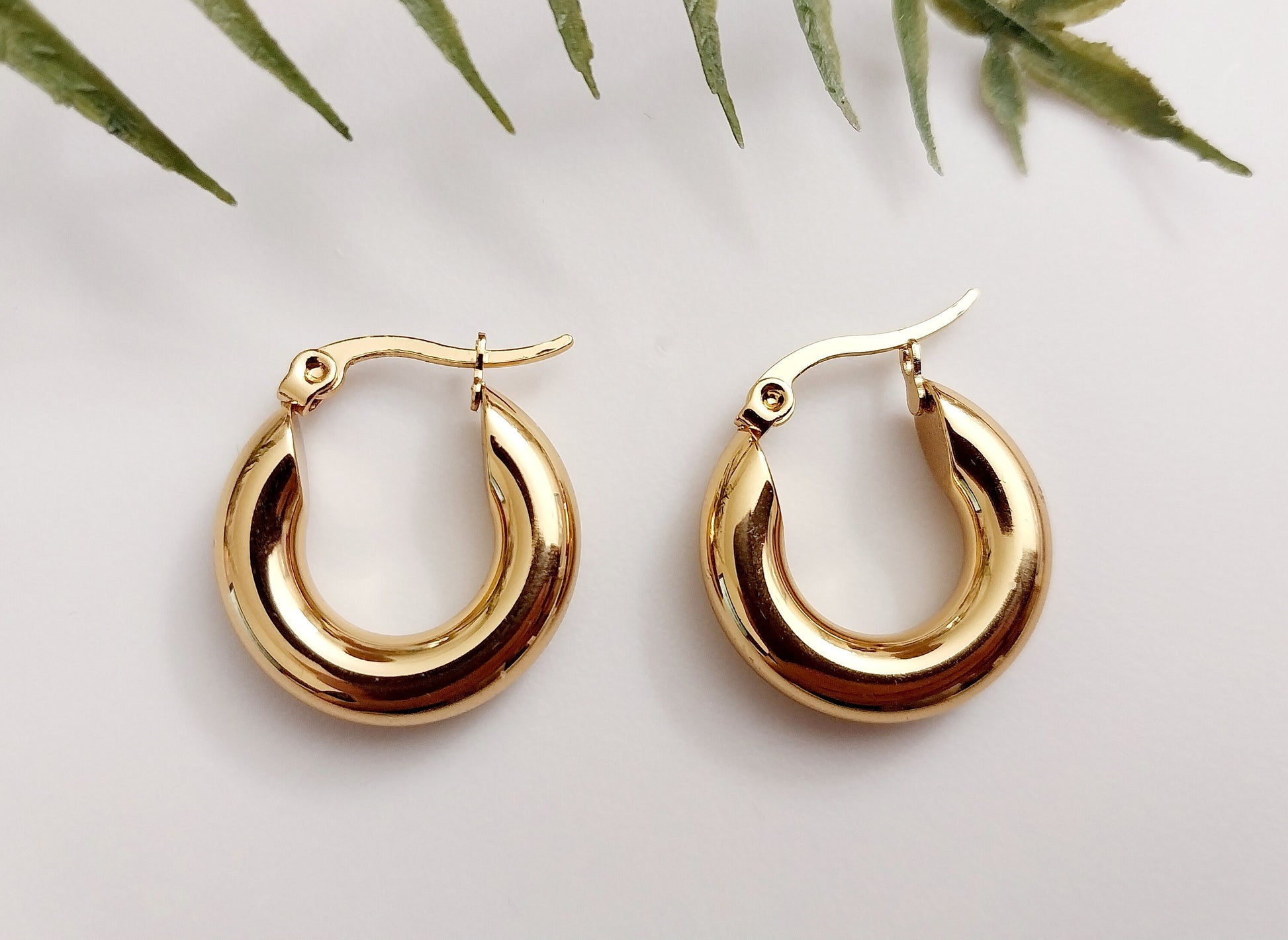 18K Gold Plated Hoop Earring Circle Hoop Earrings Vintage High Quality Shiny June Popular Jewelry Fashion Golden Hoop Earrings Free Shipping