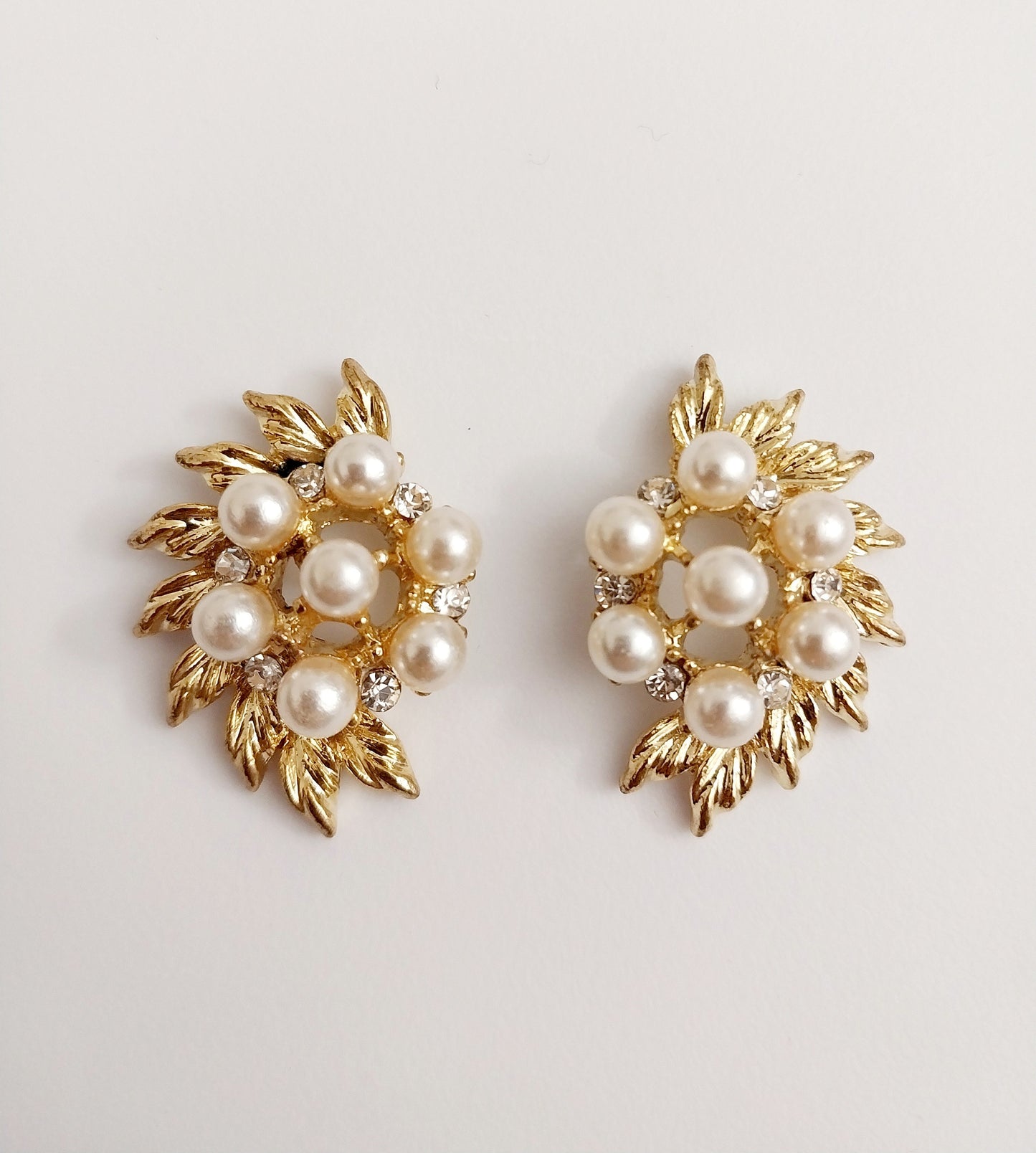 Flower Earrings Golden Imitation Peals Flower Faux Vintage Earrings Classical Stud Earring Imperial Style Earring Unique Design High Quality