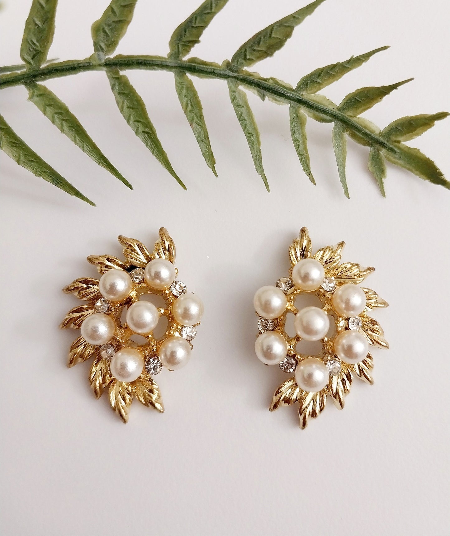 Flower Earrings Golden Imitation Peals Flower Faux Vintage Earrings Classical Stud Earring Imperial Style Earring Unique Design High Quality