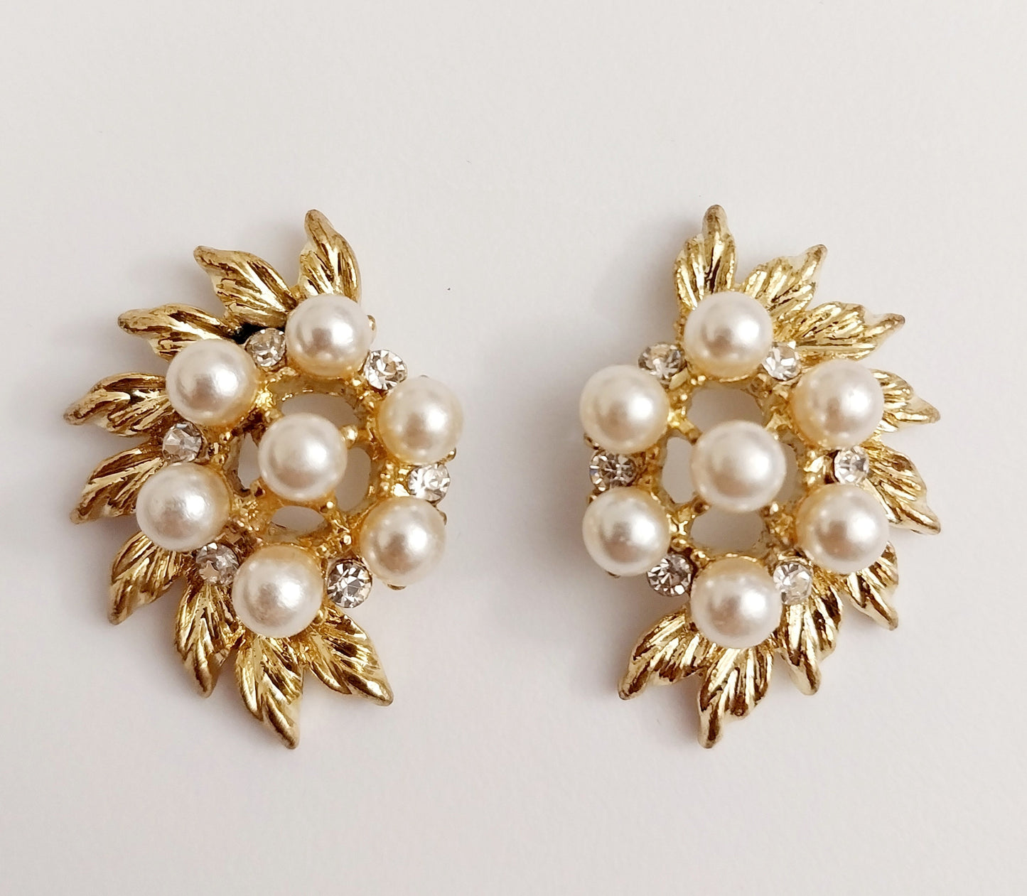 Flower Earrings Golden Imitation Peals Flower Faux Vintage Earrings Classical Stud Earring Imperial Style Earring Unique Design High Quality