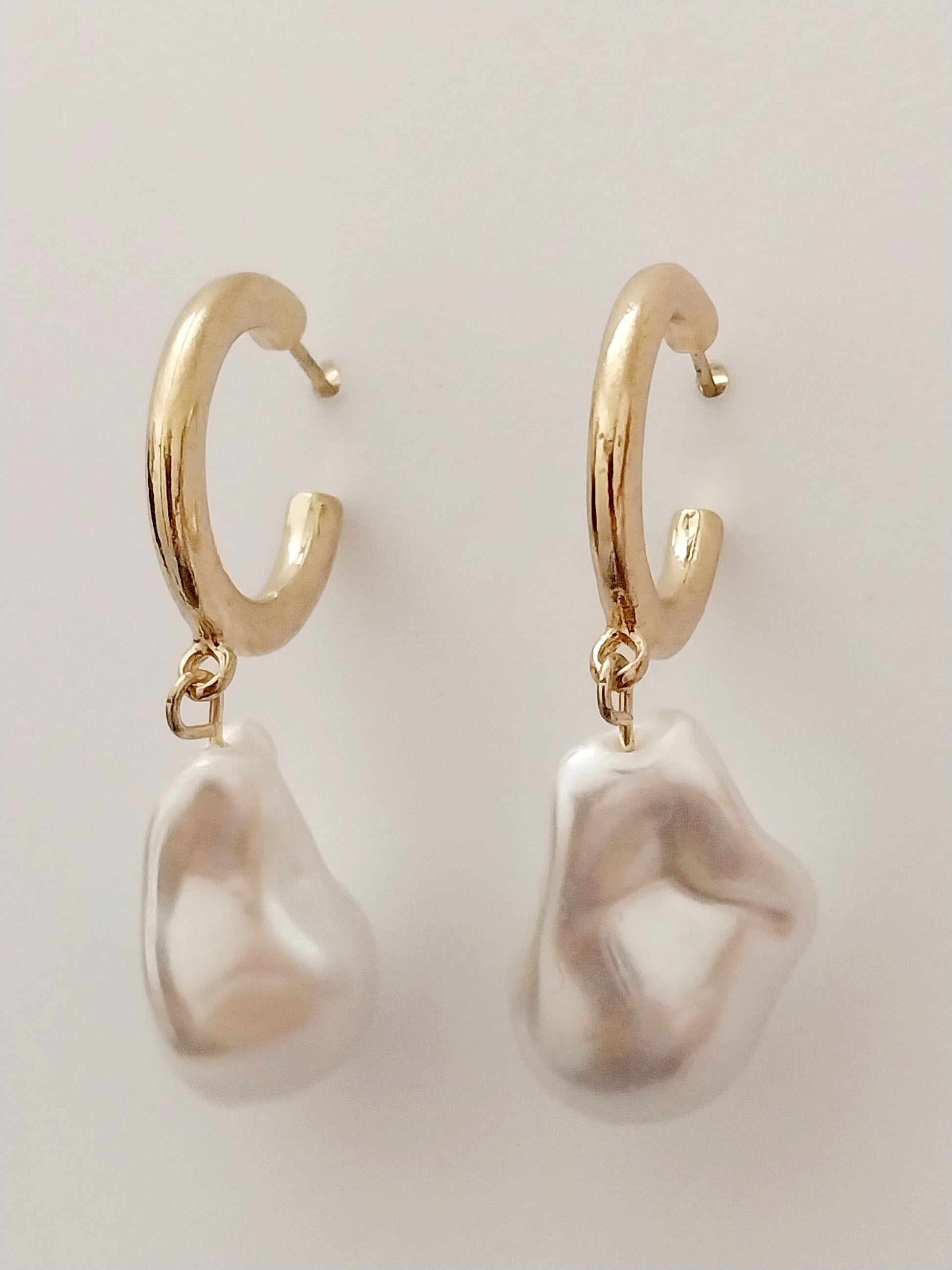 Large Imitation Baroque Pearl Drop Earrings Gold Hoop Stud Fashion Earring New Design Modern Unique Earring Vintage European Style Earring