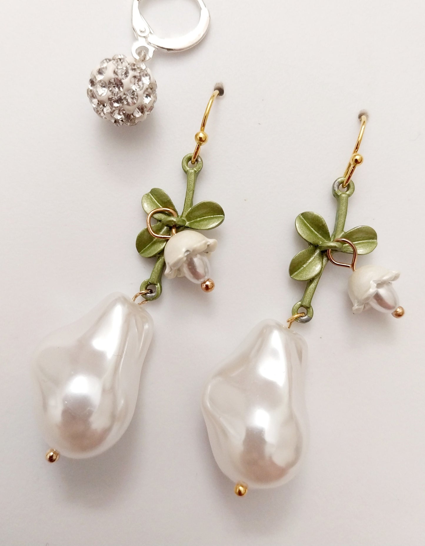 Pearl flower earrings Fashionable pearl crystal white flower and green leaf earrings lily of the valley earrings