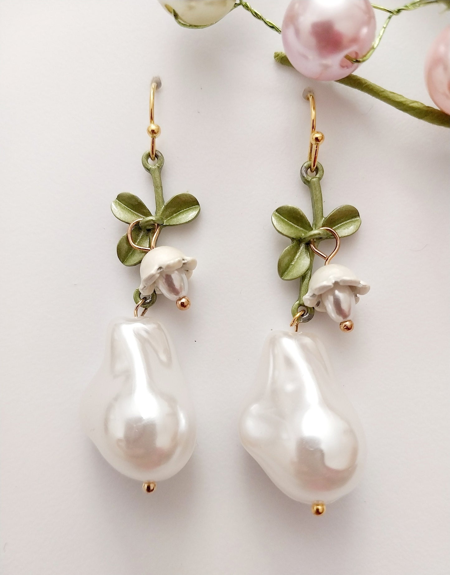 Pearl flower earrings Fashionable pearl crystal white flower and green leaf earrings lily of the valley earrings