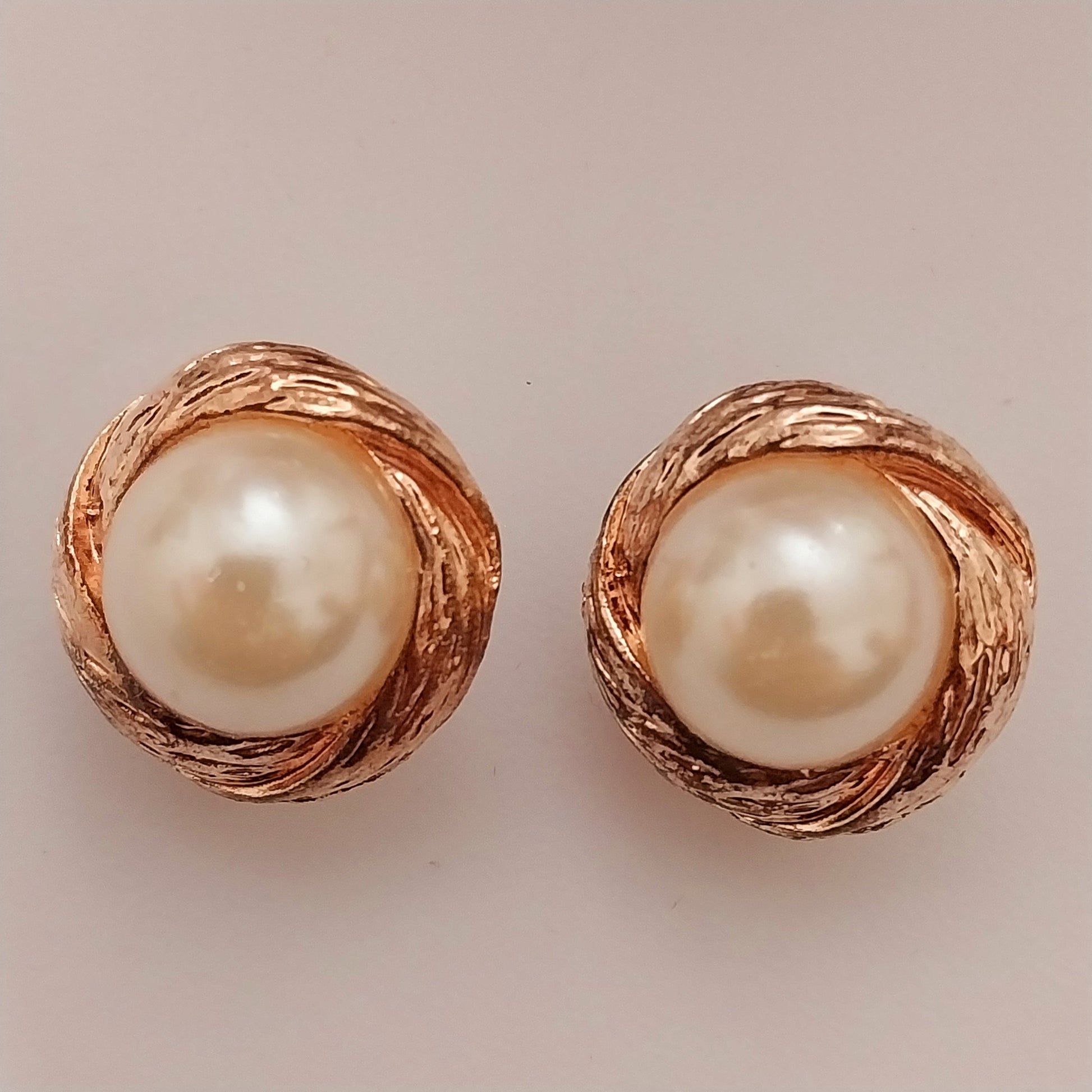 Golden Round Earrings Vintage European Style Clip Earring New Fashion Modern Earring Unique Design Urban Pearl Ball Earring