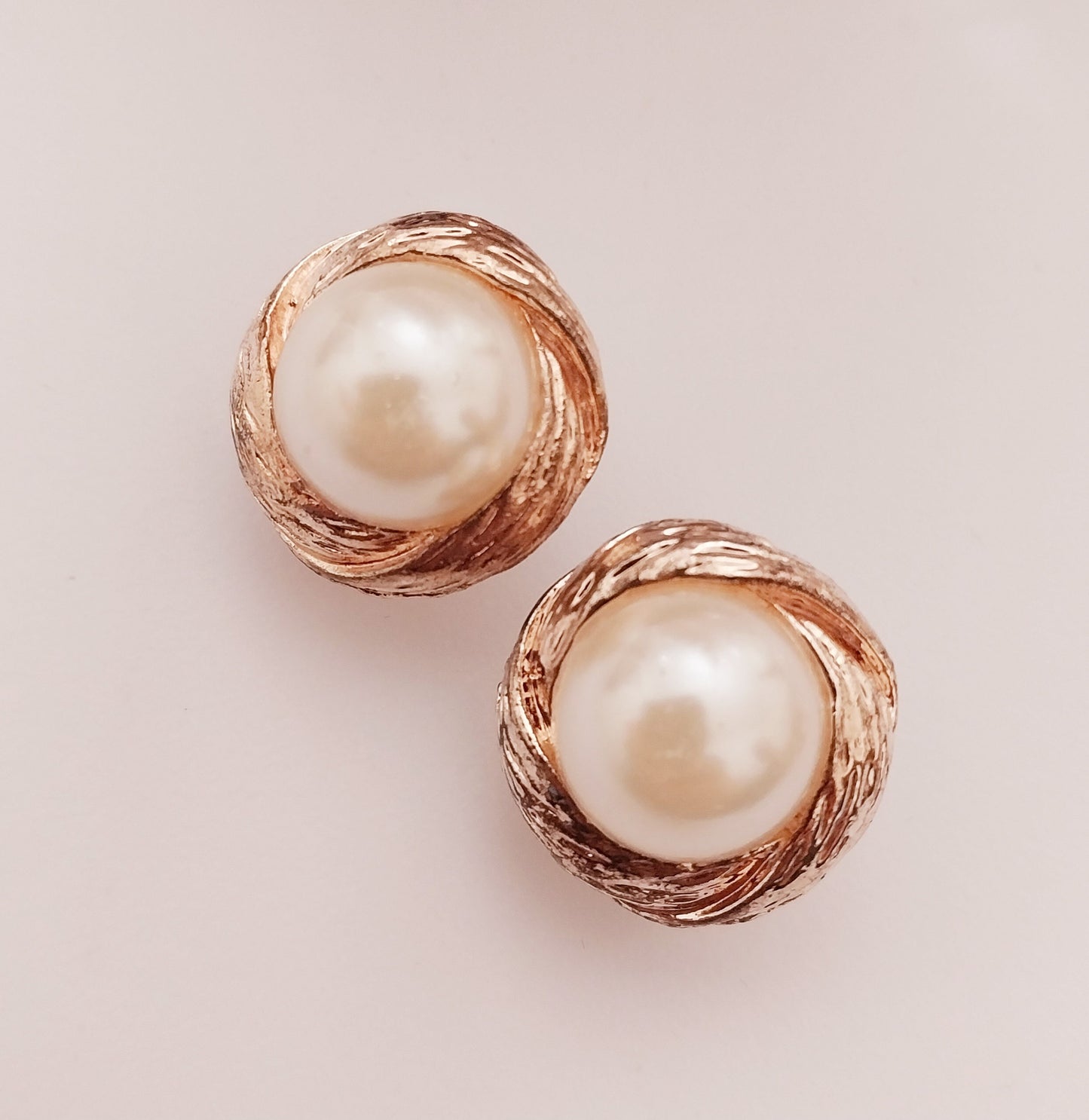 Golden Round Earrings Vintage European Style Clip Earring New Fashion Modern Earring Unique Design Urban Pearl Ball Earring